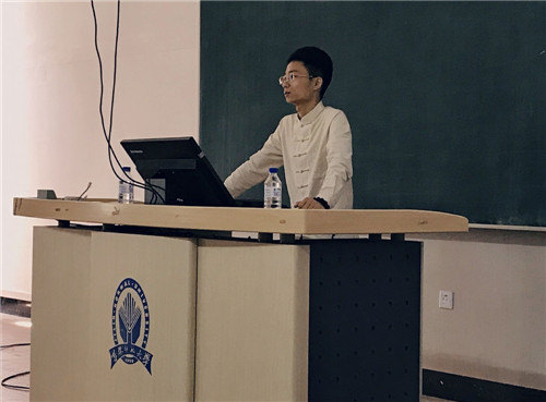 王明老师应邀为吉林师范大学美术学院学生做“风水与设计”课题讲座