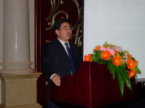 王炳中会长主讲的“风水文化与房地产开发”培训在福州举行