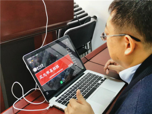 张珒源侧面