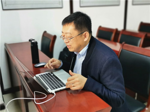 张珒源正面