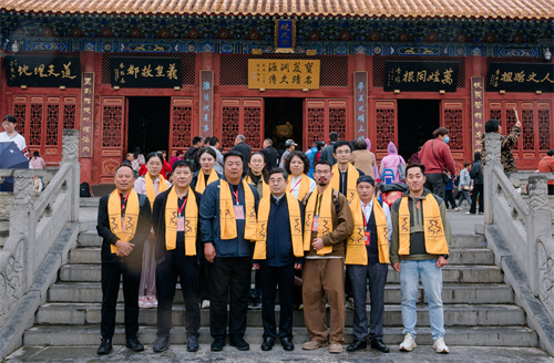 12伏羲殿前