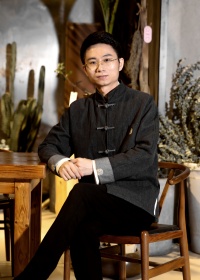 王明